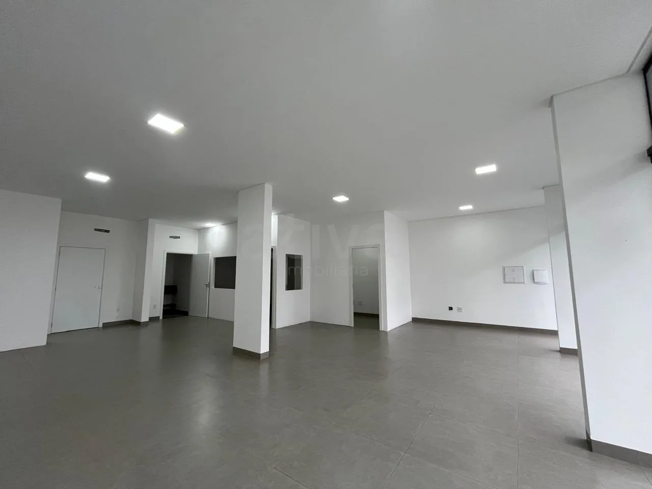 Alugar Comercial / Sala Comercial em Toledo R$ 3.000,00 - Foto 2