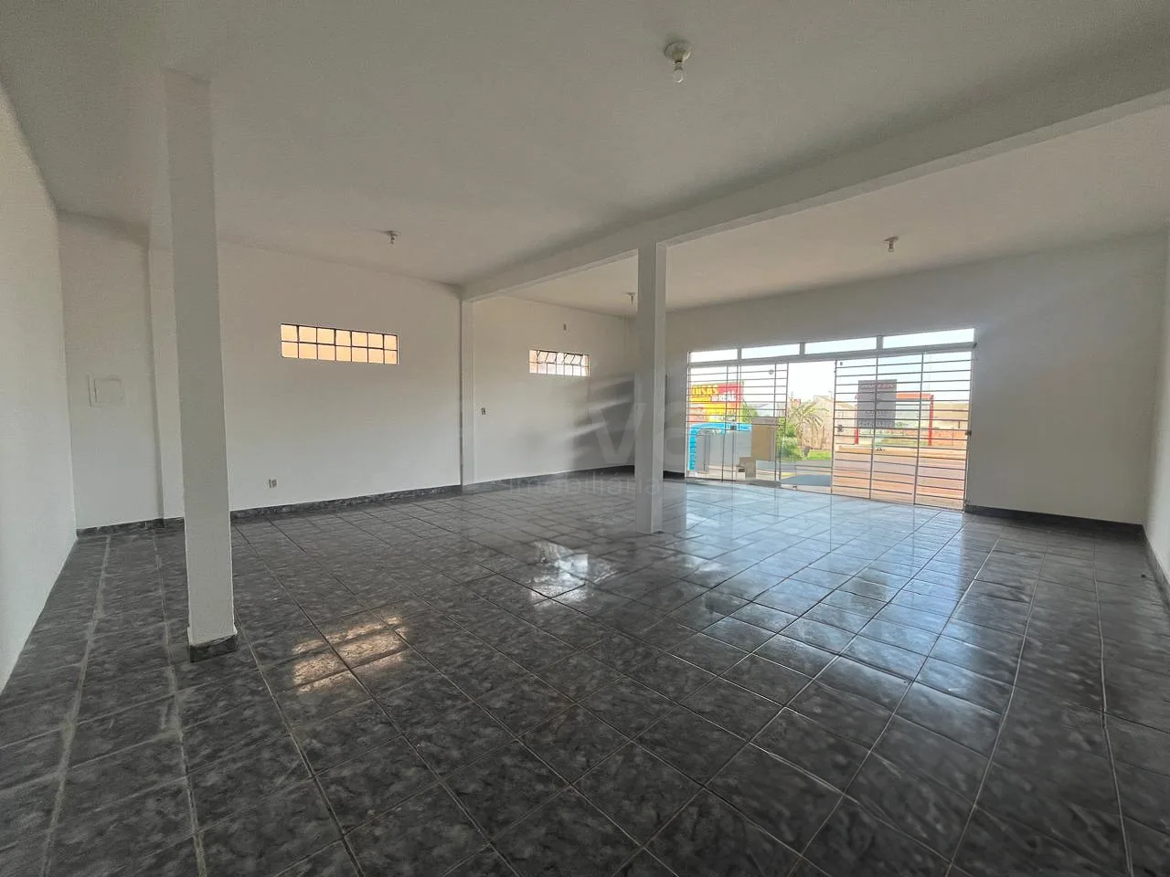 Alugar Comercial / Sala Comercial em Toledo R$ 1.800,00 - Foto 1