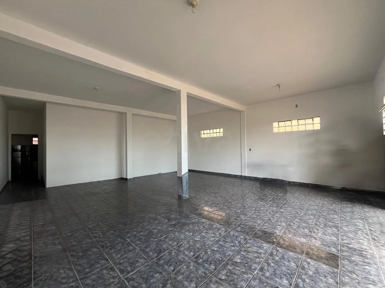 Alugar Comercial / Sala Comercial em Toledo R$ 1.800,00 - Foto 2