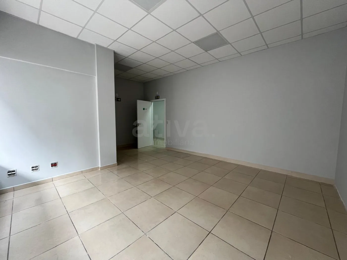 Alugar Comercial / Sala Comercial em Toledo R$ 1.900,00 - Foto 4