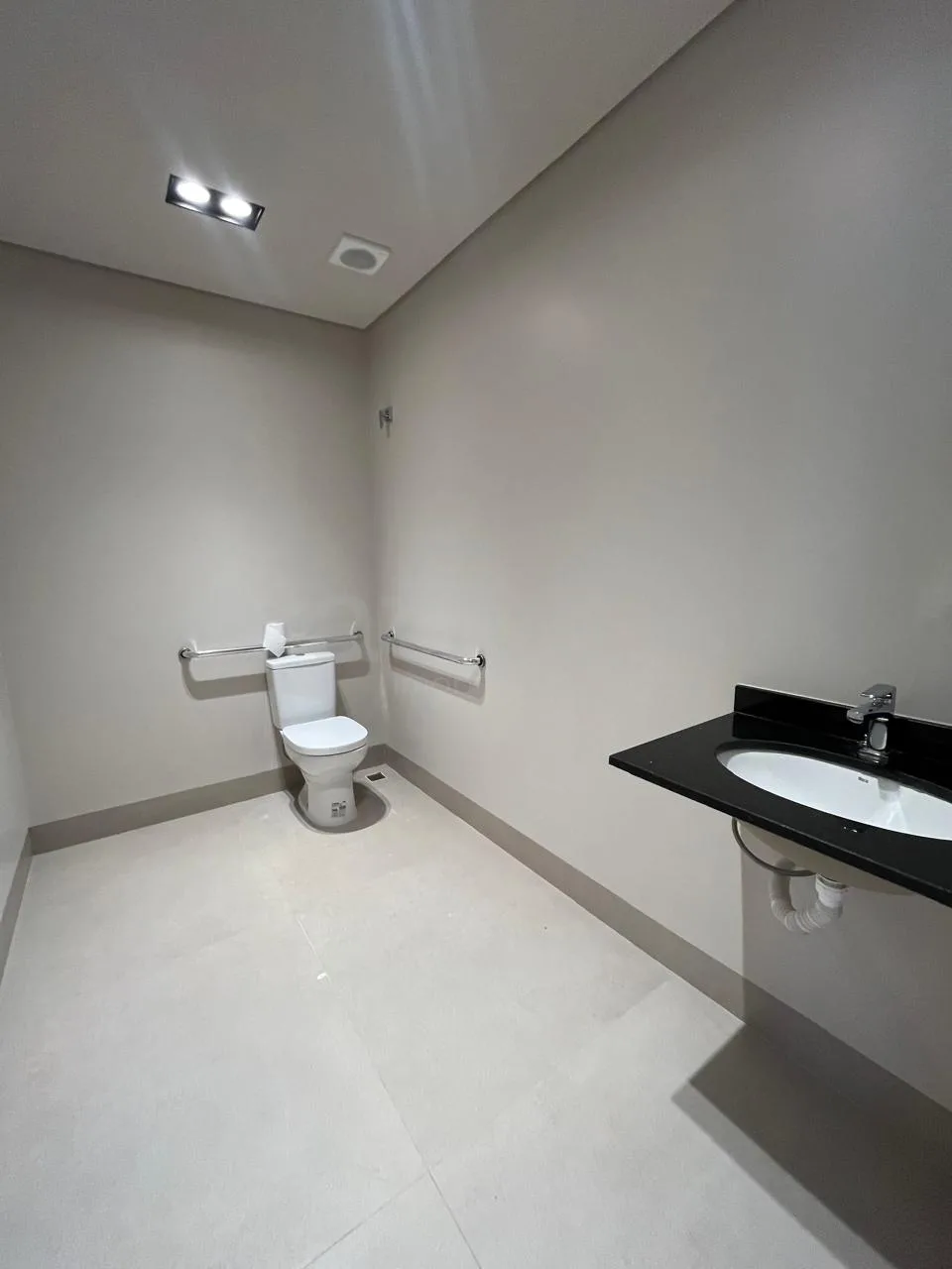 Alugar Comercial / Sala Comercial em Condom&iacute;nio em Toledo R$ 4.000,00 - Foto 20