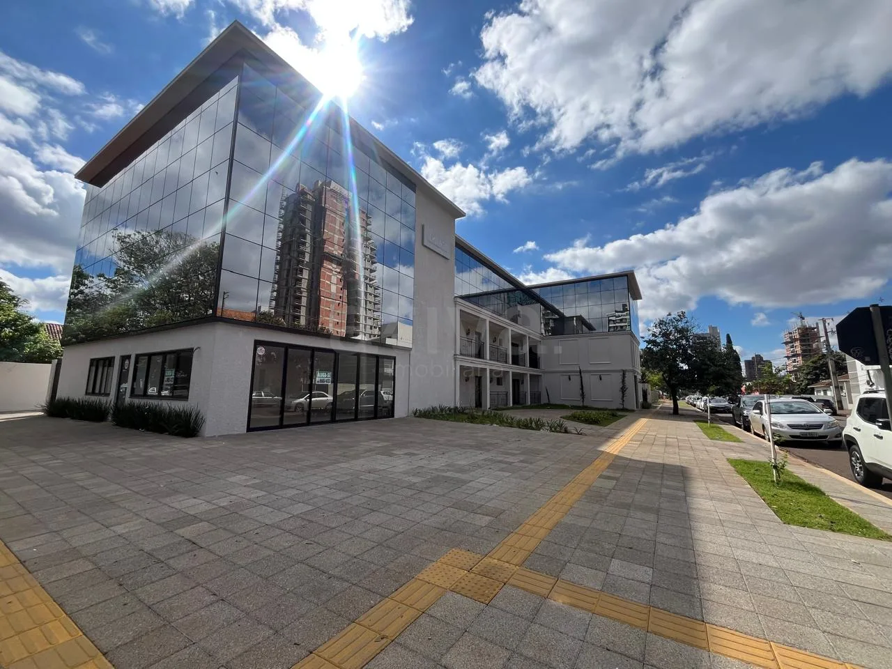 Alugar Comercial / Sala Comercial em Condom&iacute;nio em Toledo R$ 4.000,00 - Foto 3