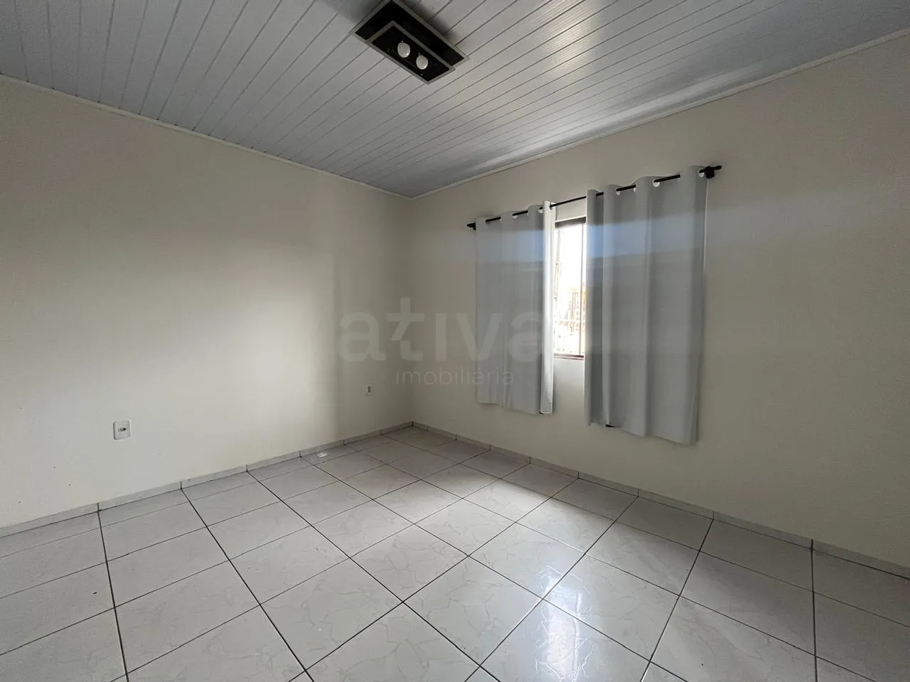 Alugar Casa / Padr&atilde;o em Toledo R$ 1.600,00 - Foto 4