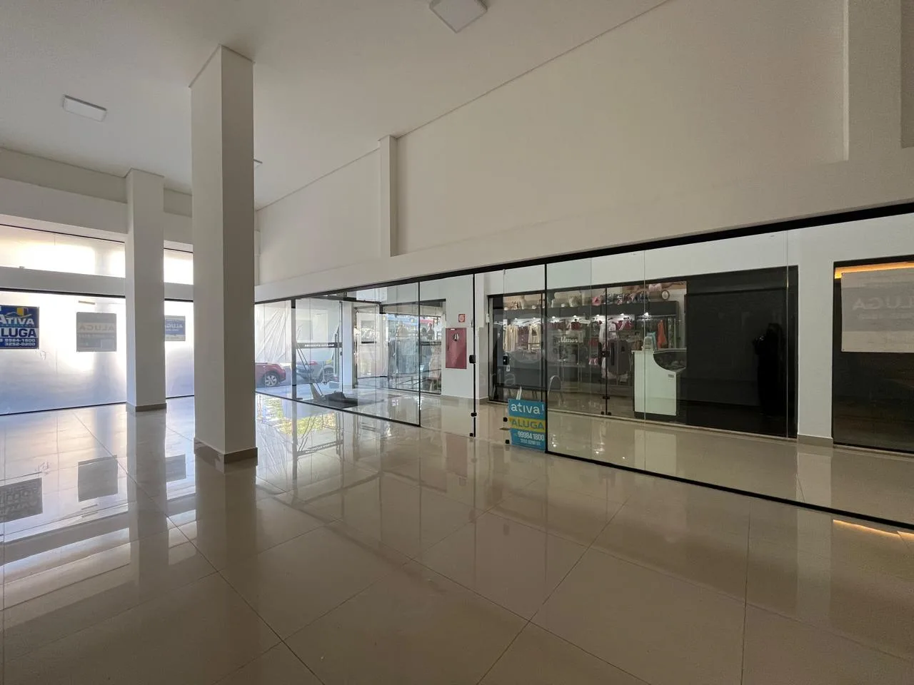 Alugar Comercial / Sala Comercial em Condom&iacute;nio em Toledo R$ 2.500,00 - Foto 6