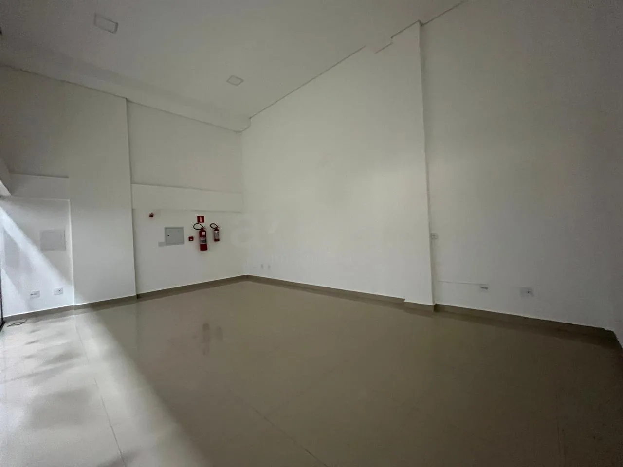 Alugar Comercial / Sala Comercial em Condom&iacute;nio em Toledo R$ 1.200,00 - Foto 3
