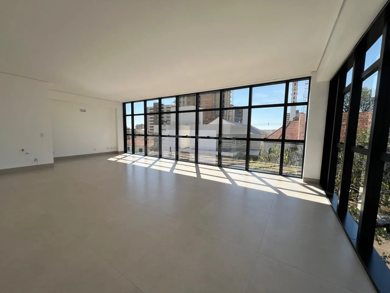 Alugar Comercial / Sala Comercial em Condom&iacute;nio em Toledo R$ 6.800,00 - Foto 8