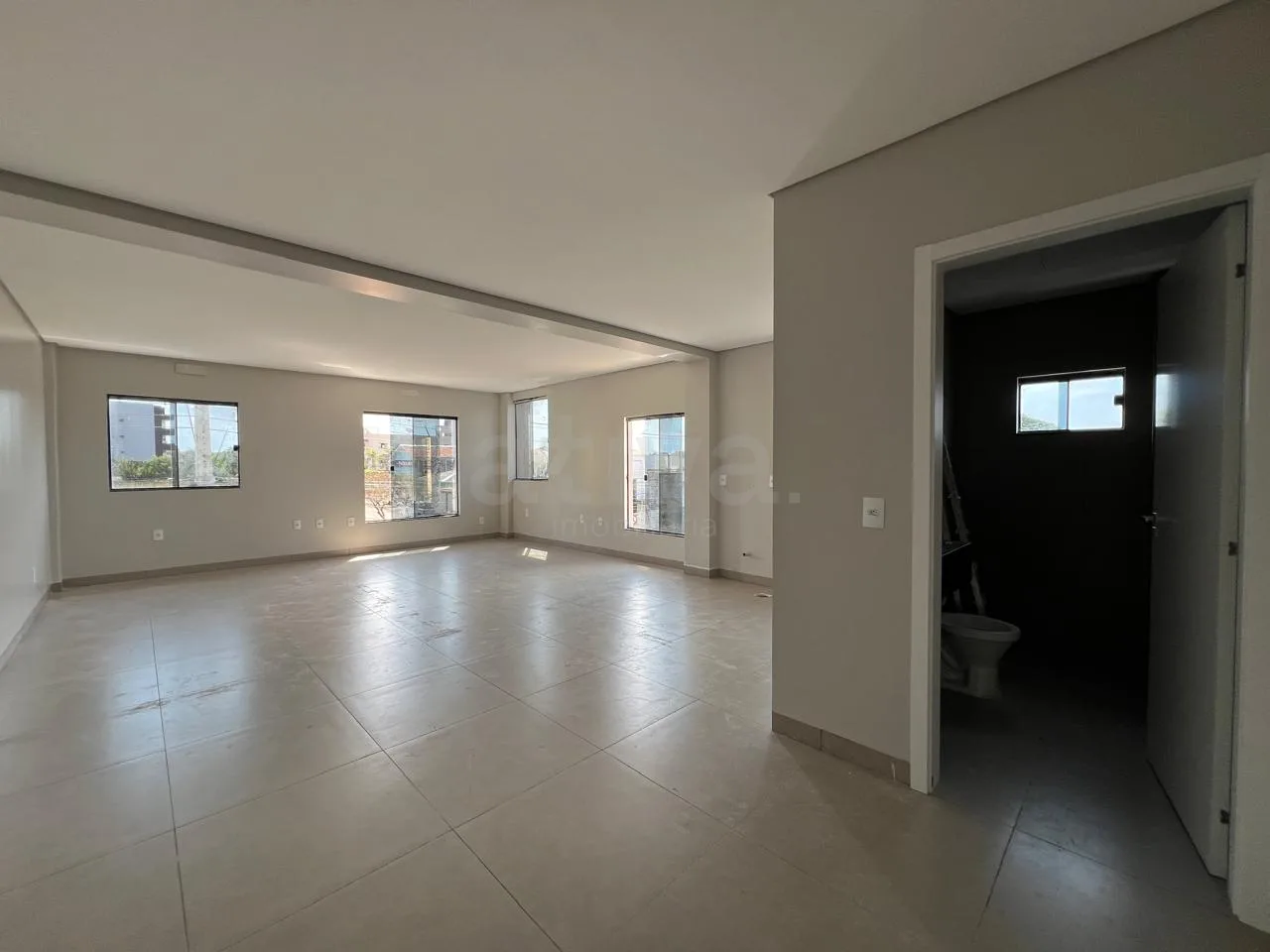 Alugar Comercial / Sala Comercial em Toledo R$ 1.800,00 - Foto 3