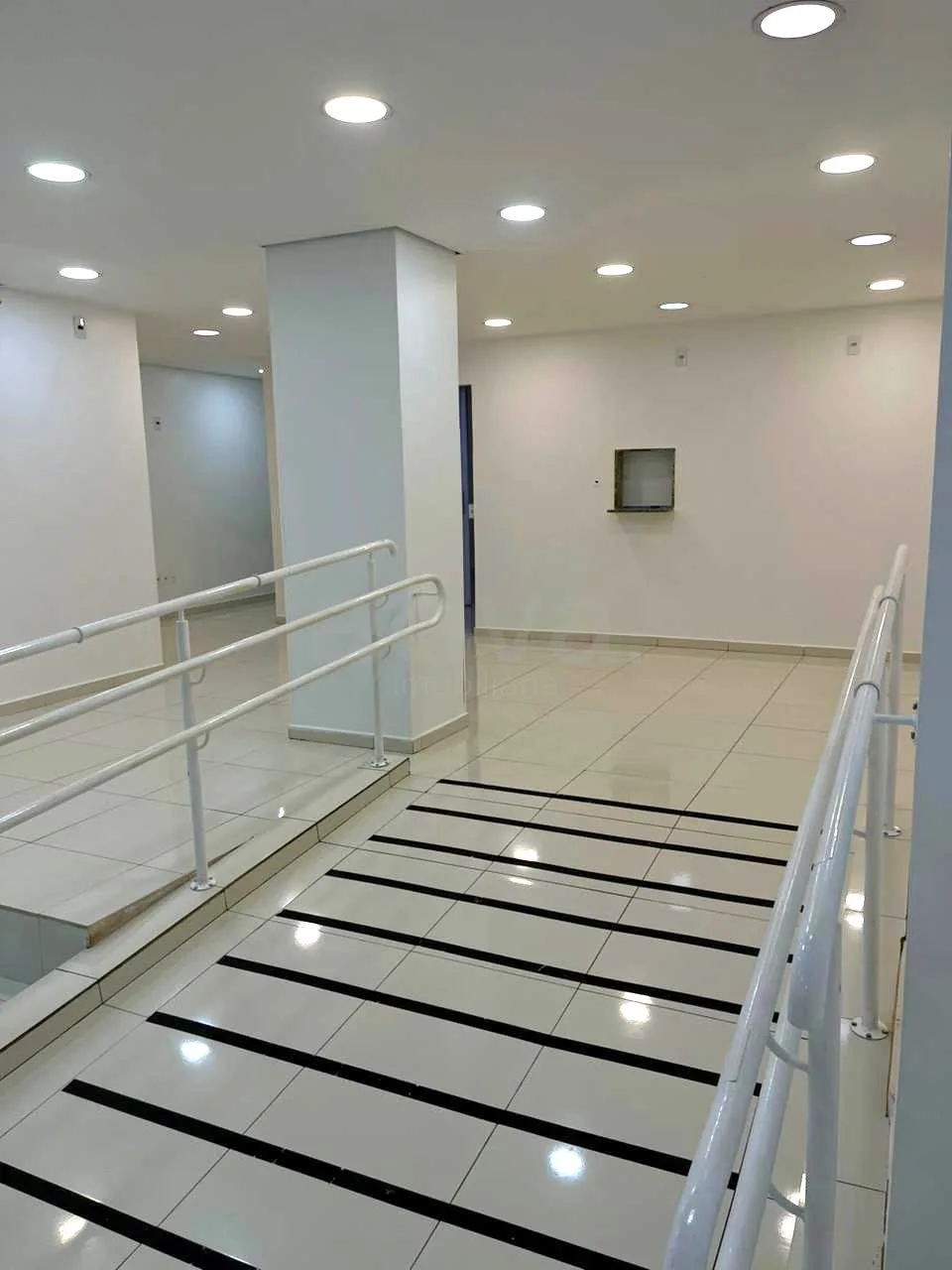 Alugar Comercial / Sala Comercial em Toledo R$ 5.000,00 - Foto 7