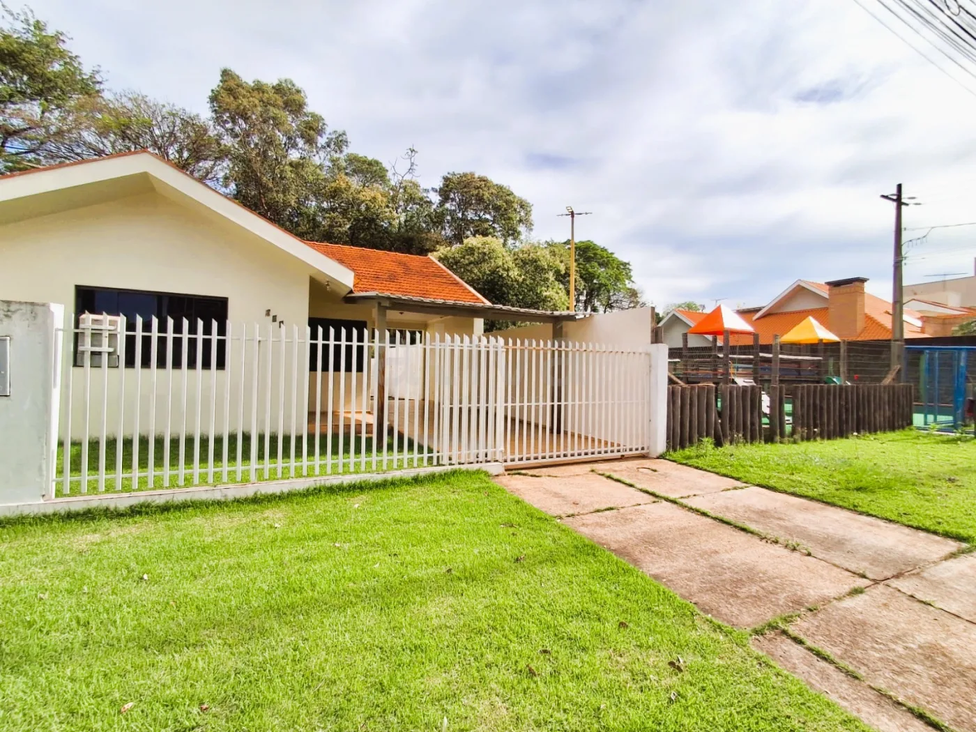 Alugar Casa / Padr&atilde;o em Toledo R$ 2.400,00 - Foto 1