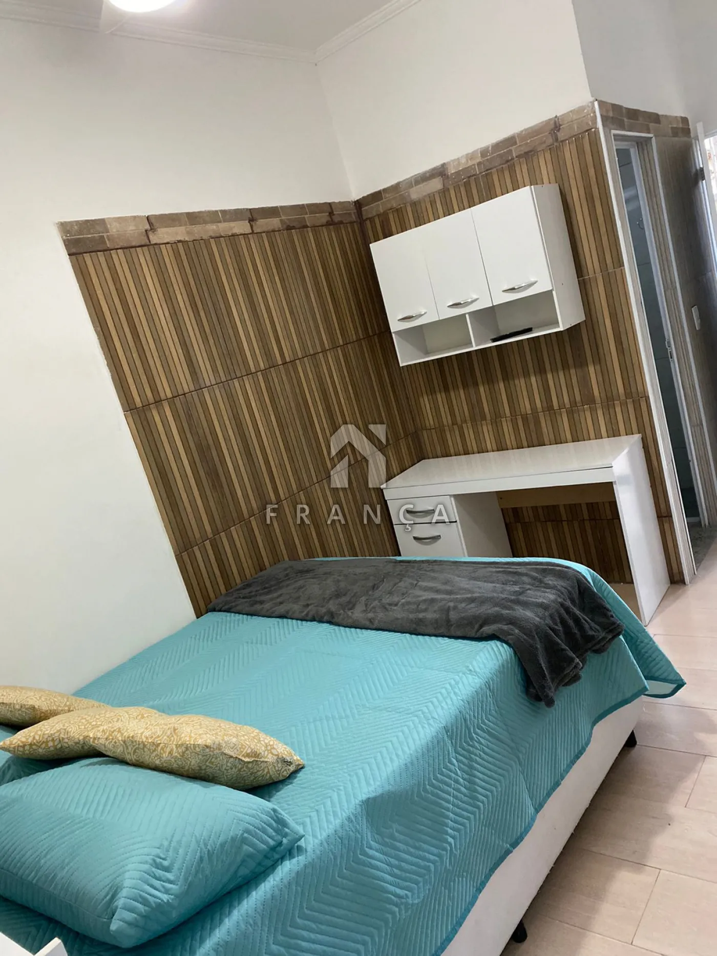 Alugar Casa / Kitnet em S&atilde;o Jos&eacute; dos Campos R$ 1.550,00 - Foto 2
