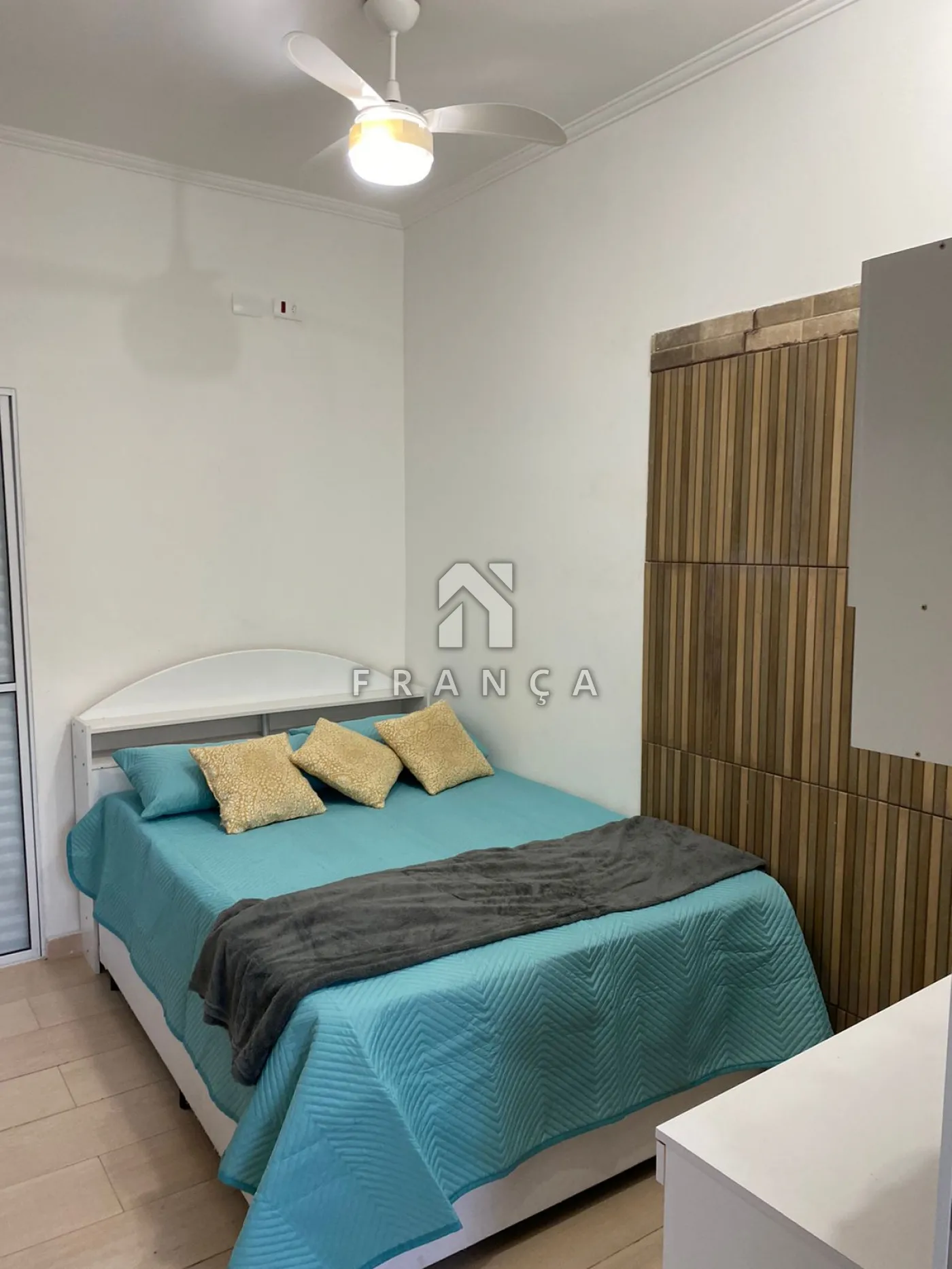 Alugar Casa / Kitnet em S&atilde;o Jos&eacute; dos Campos R$ 1.550,00 - Foto 1