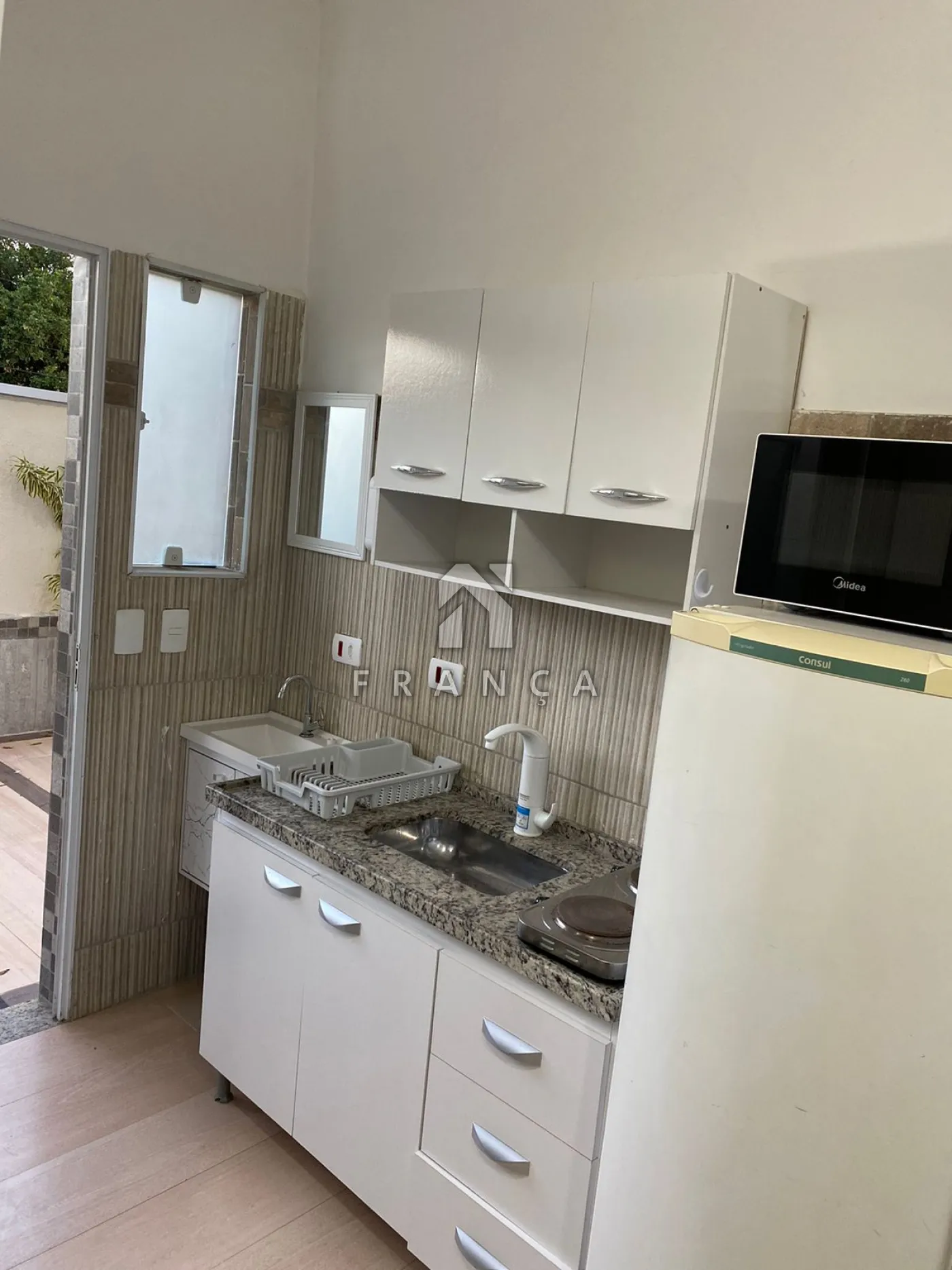 Alugar Casa / Kitnet em S&atilde;o Jos&eacute; dos Campos R$ 1.550,00 - Foto 3