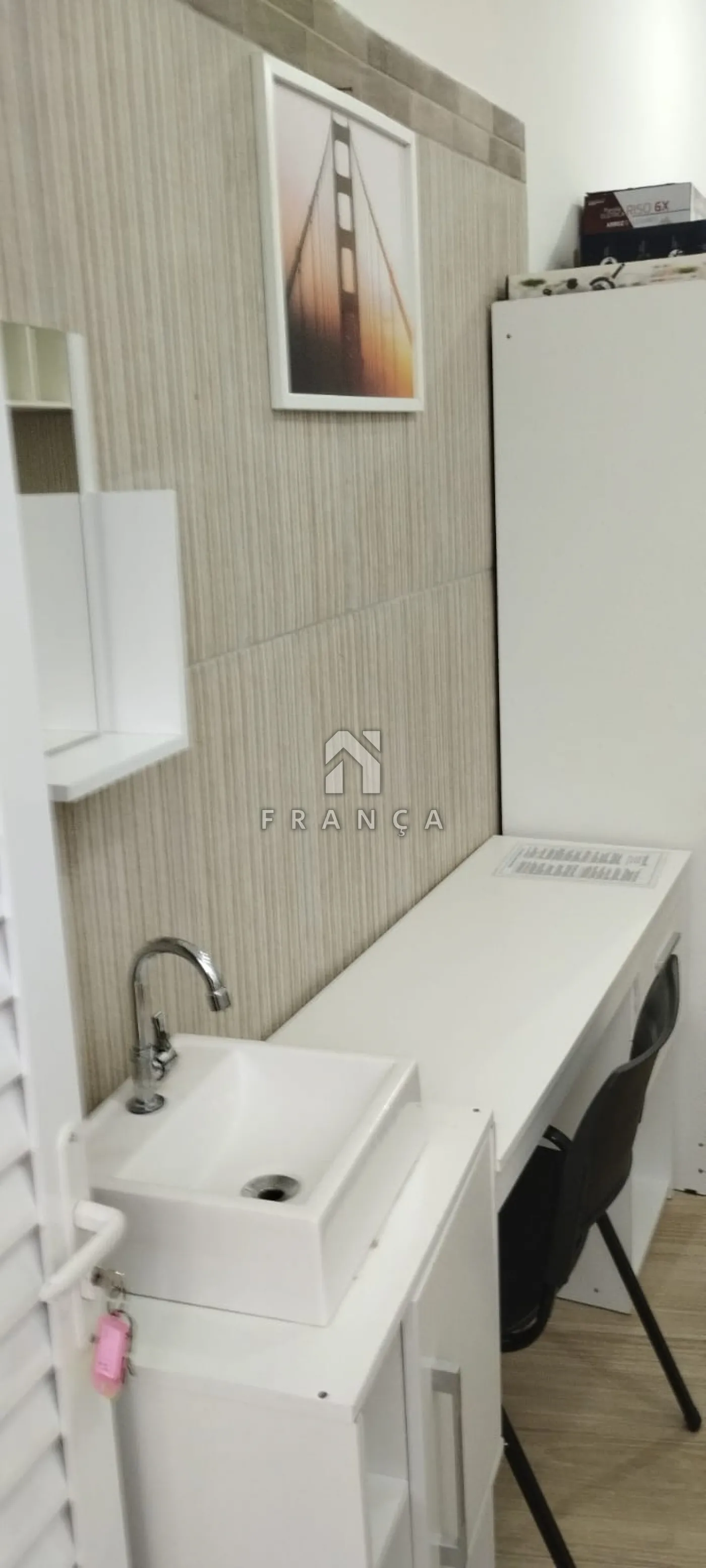 Alugar Casa / Kitnet em S&atilde;o Jos&eacute; dos Campos R$ 1.350,00 - Foto 2