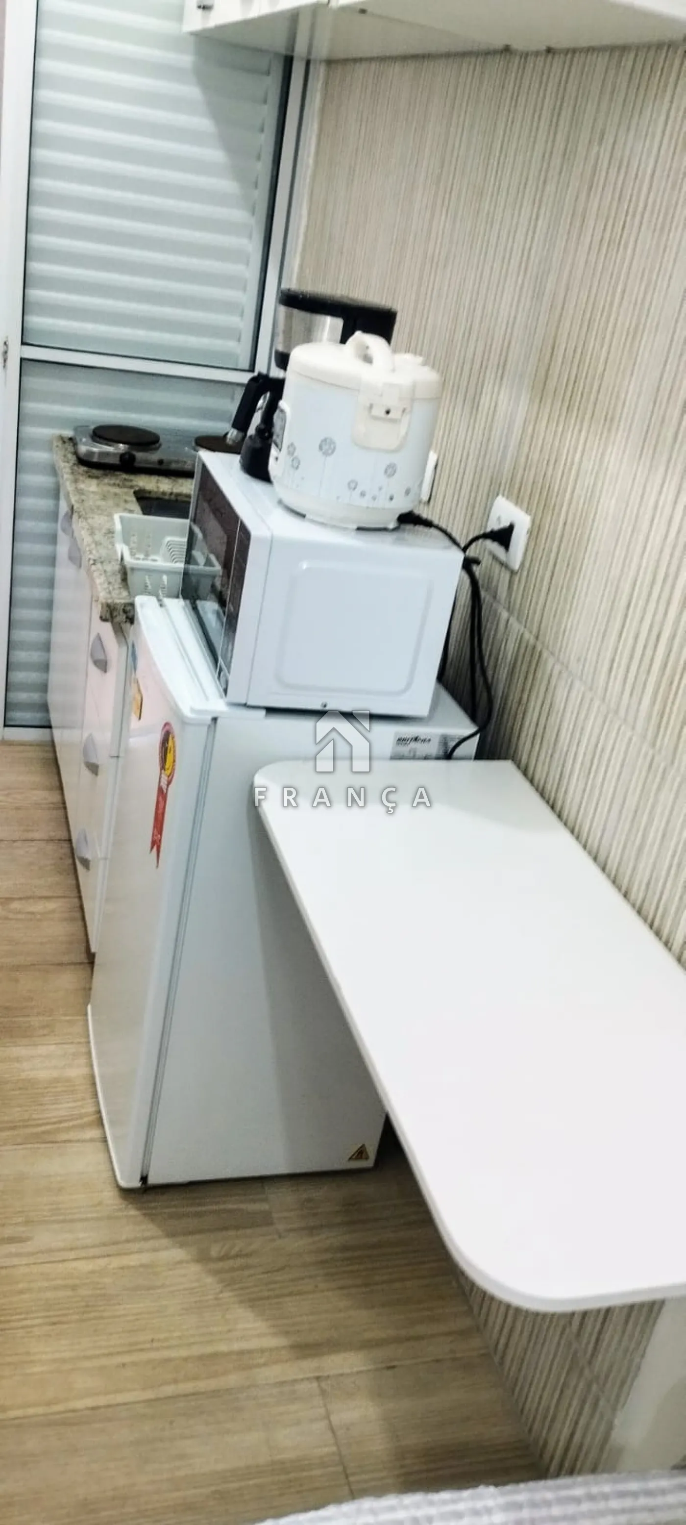 Alugar Casa / Kitnet em S&atilde;o Jos&eacute; dos Campos R$ 1.350,00 - Foto 4