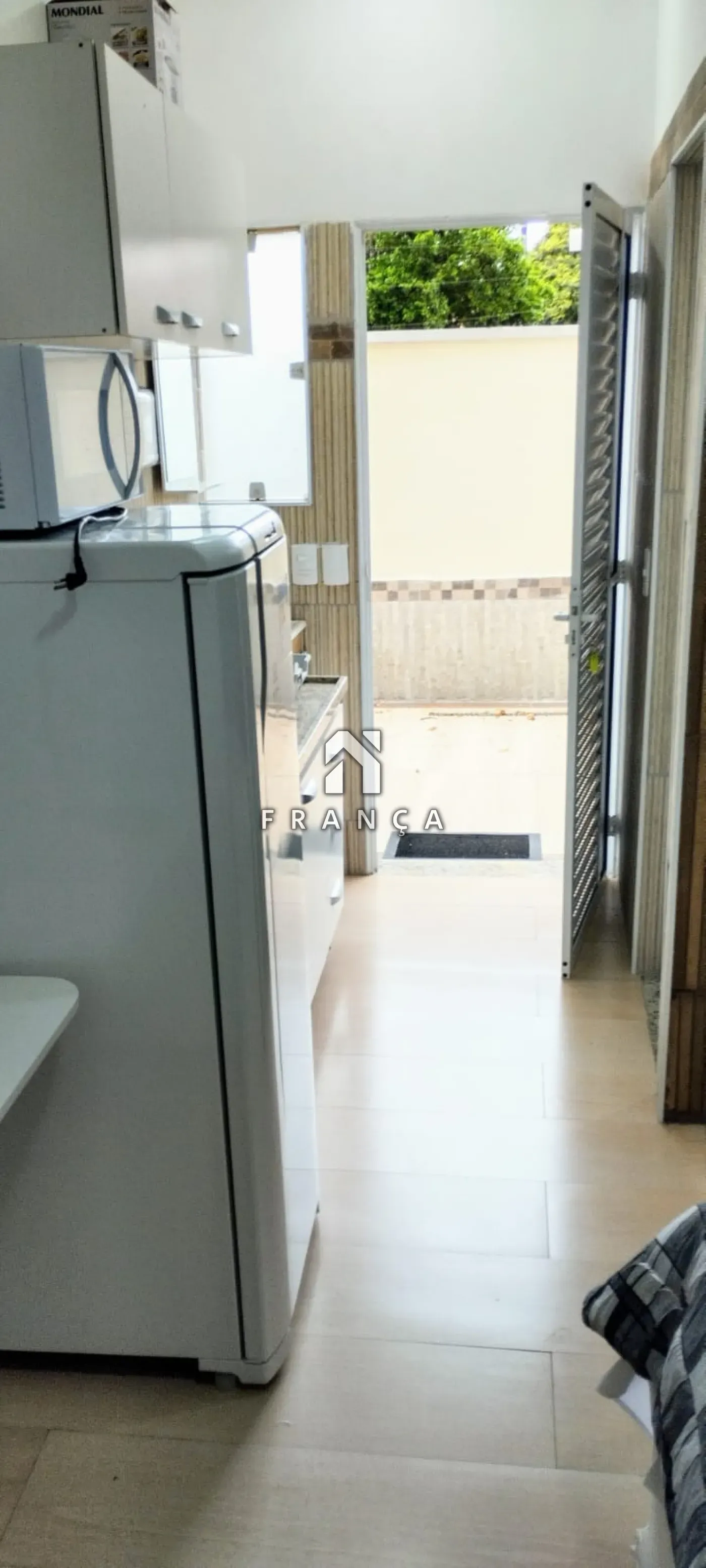 Alugar Casa / Kitnet em S&atilde;o Jos&eacute; dos Campos R$ 1.550,00 - Foto 3