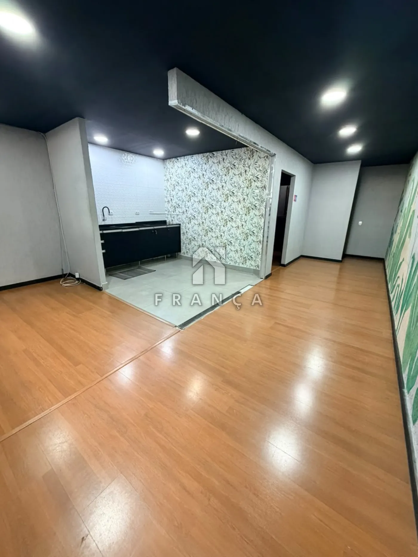 Alugar Comercial / Sala em S&atilde;o Jos&eacute; dos Campos R$ 12.000,00 - Foto 1