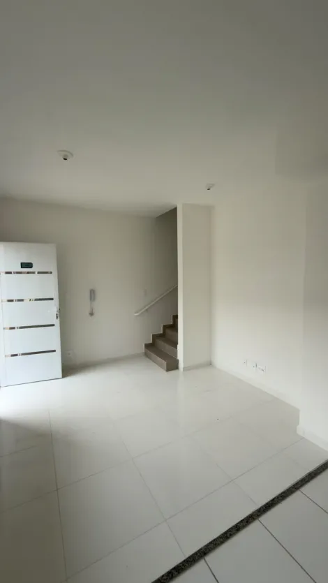 Sao Jose dos Campos Eugenio de Mello Casa Locacao R$ 2.000,00 Condominio R$450,00 2 Dormitorios 1 Vaga 
