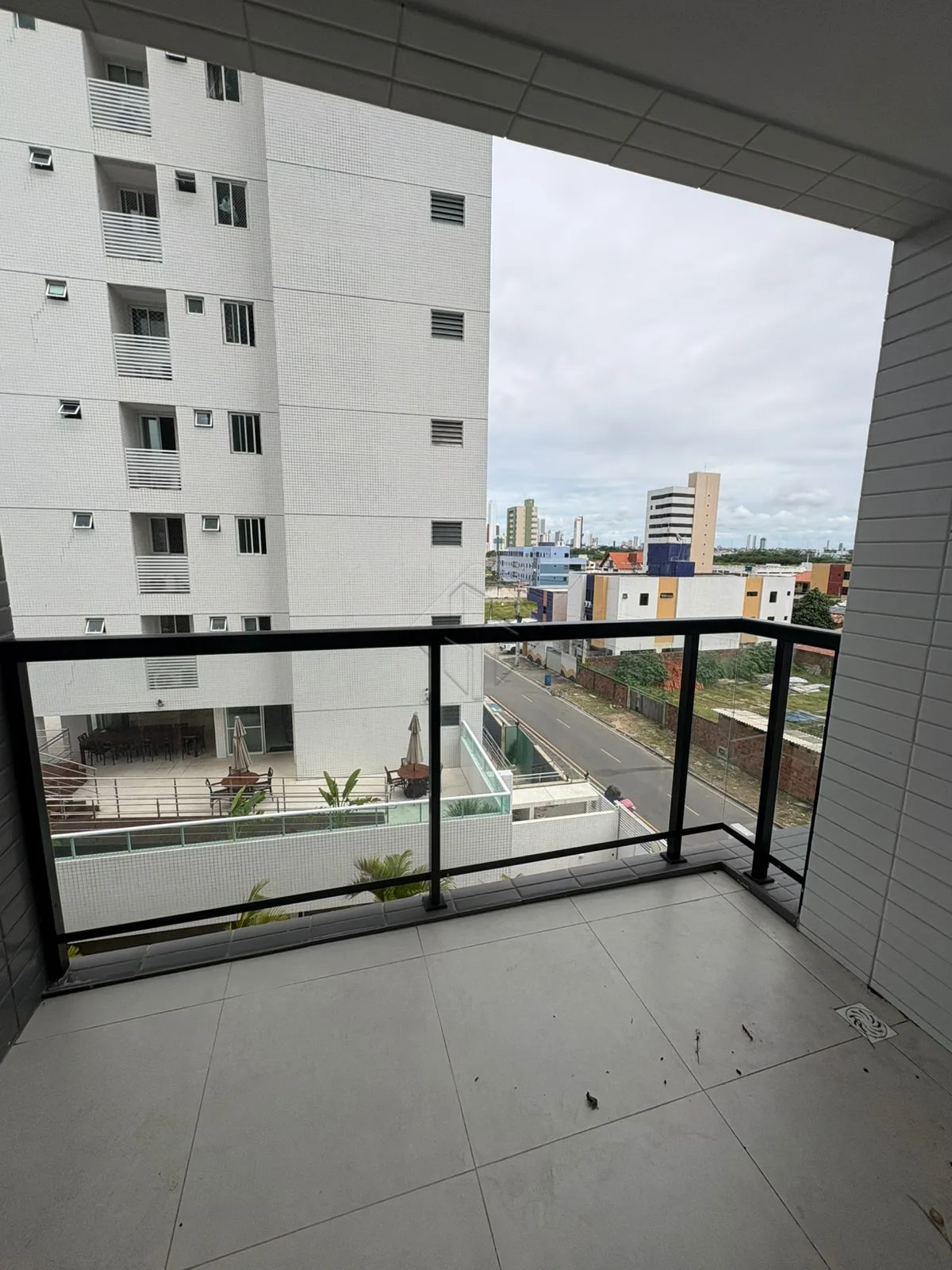 Comprar Apartamento / Padr&atilde;o em Jo&atilde;o Pessoa R$ 649.000,00 - Foto 2