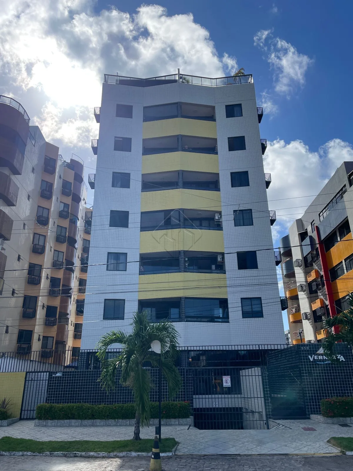 Alugar Apartamento / Padr&atilde;o em Jo&atilde;o Pessoa R$ 4.200,00 - Foto 1