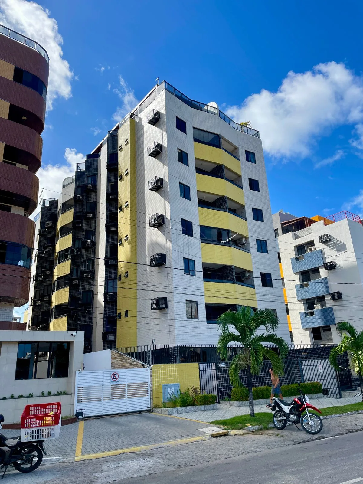 Alugar Apartamento / Padr&atilde;o em Jo&atilde;o Pessoa R$ 4.200,00 - Foto 2
