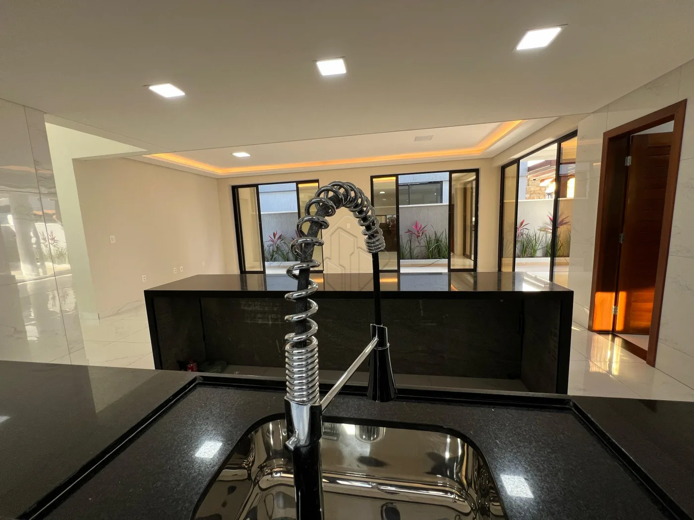 Comprar Casa / Condom&iacute;nio em Jo&atilde;o Pessoa R$ 1.300.000,00 - Foto 3