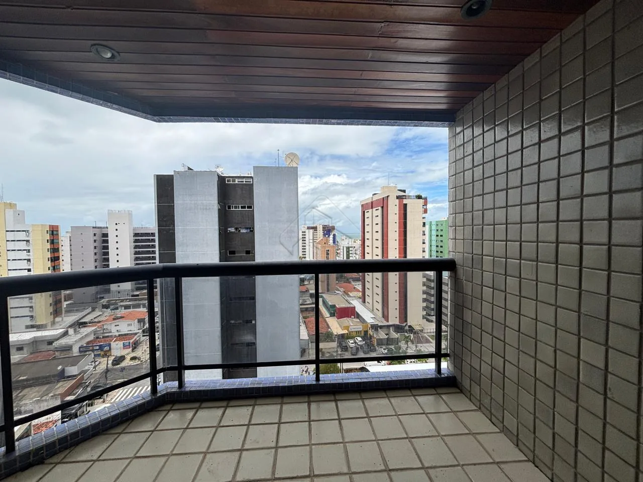 Comprar Apartamento / Padr&atilde;o em Jo&atilde;o Pessoa R$ 980.000,00 - Foto 4