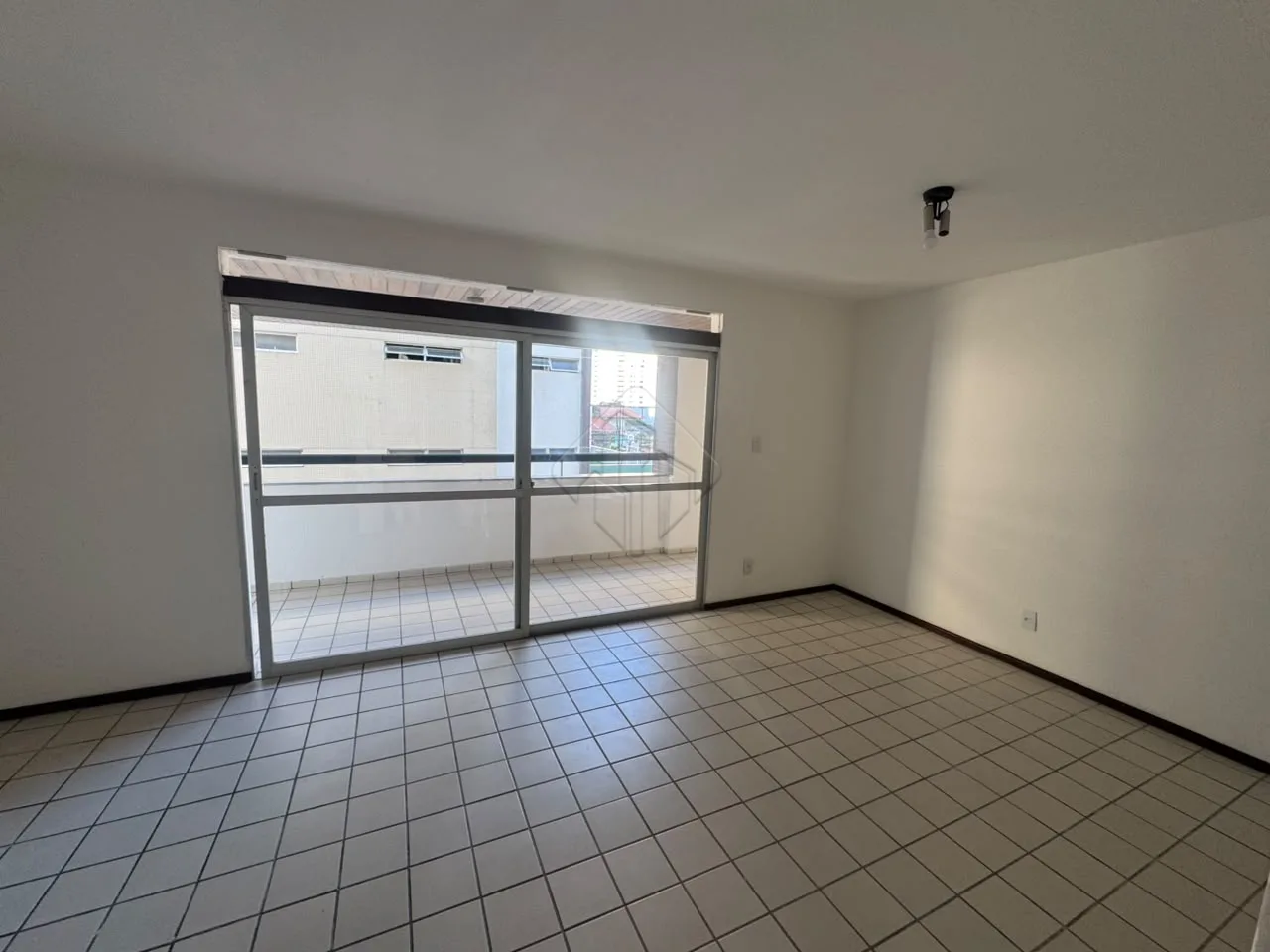 Comprar Apartamento / Padr&atilde;o em Jo&atilde;o Pessoa R$ 550.000,00 - Foto 2
