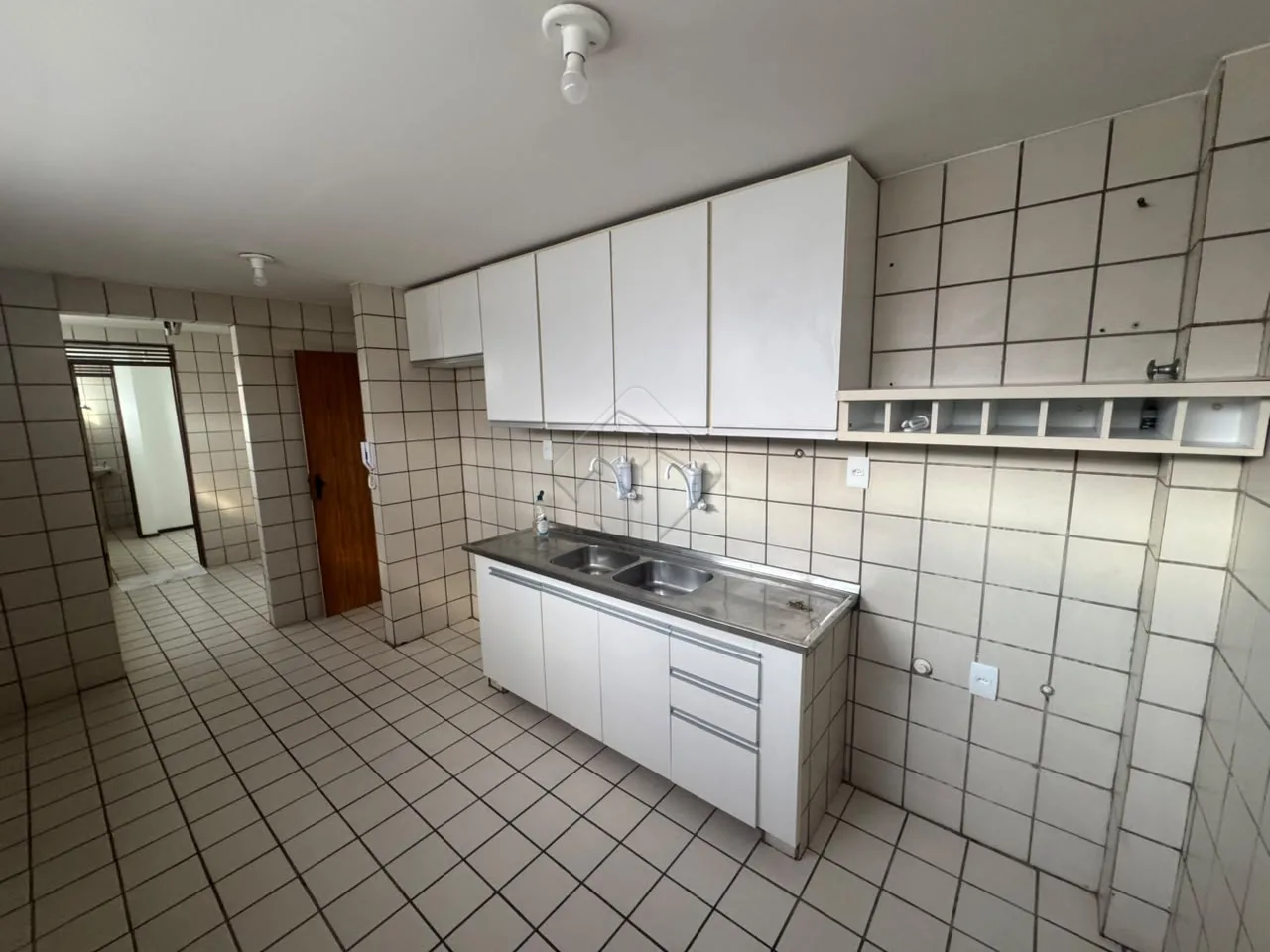 Comprar Apartamento / Padr&atilde;o em Jo&atilde;o Pessoa R$ 550.000,00 - Foto 4