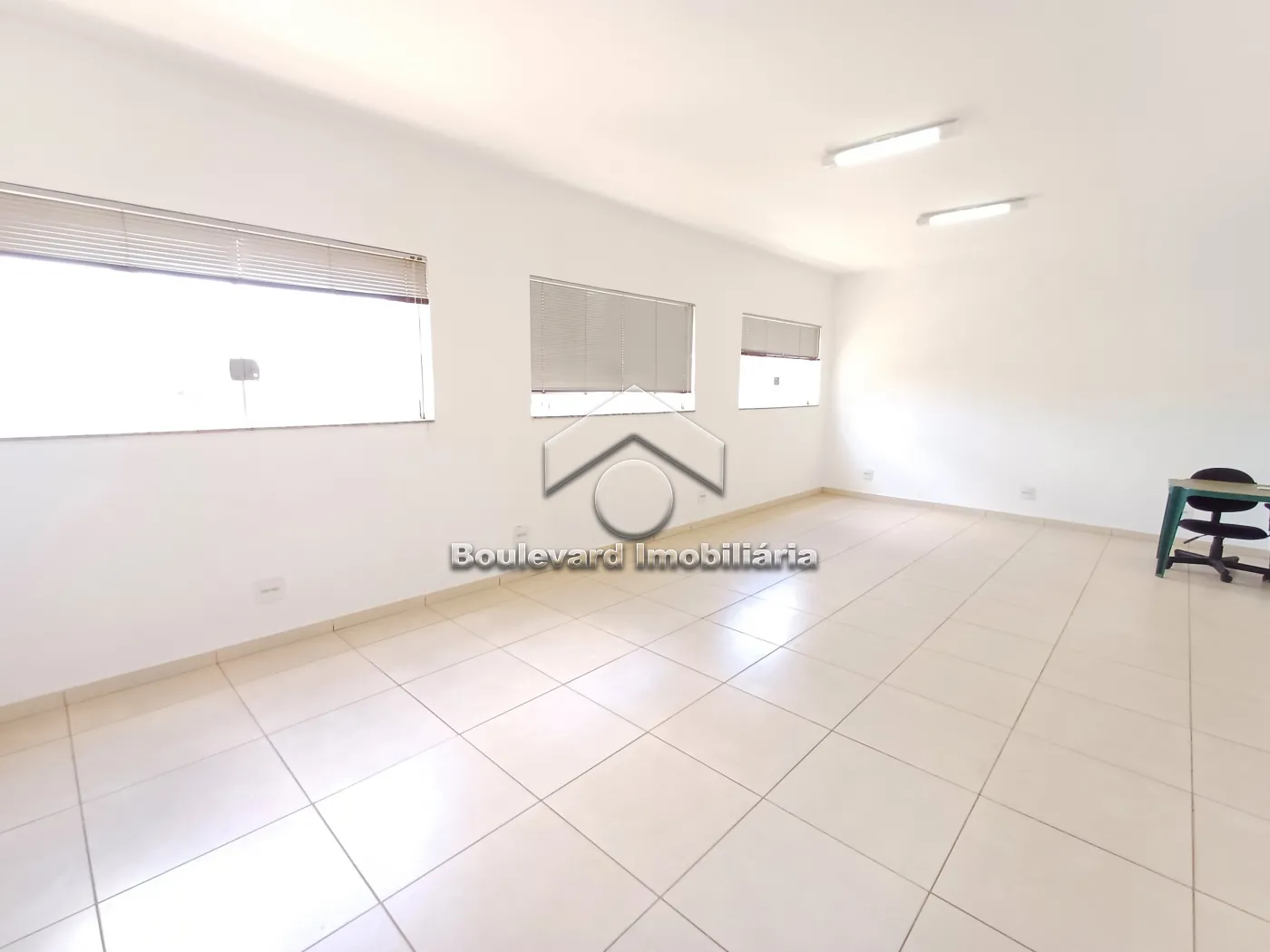 Alugar Comercial / Sala em Ribeir&atilde;o Preto R$ 1.400,00 - Foto 1
