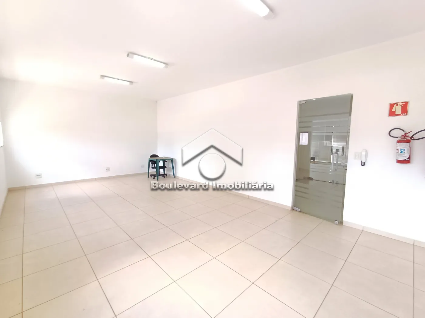 Alugar Comercial / Sala em Ribeir&atilde;o Preto R$ 1.400,00 - Foto 2
