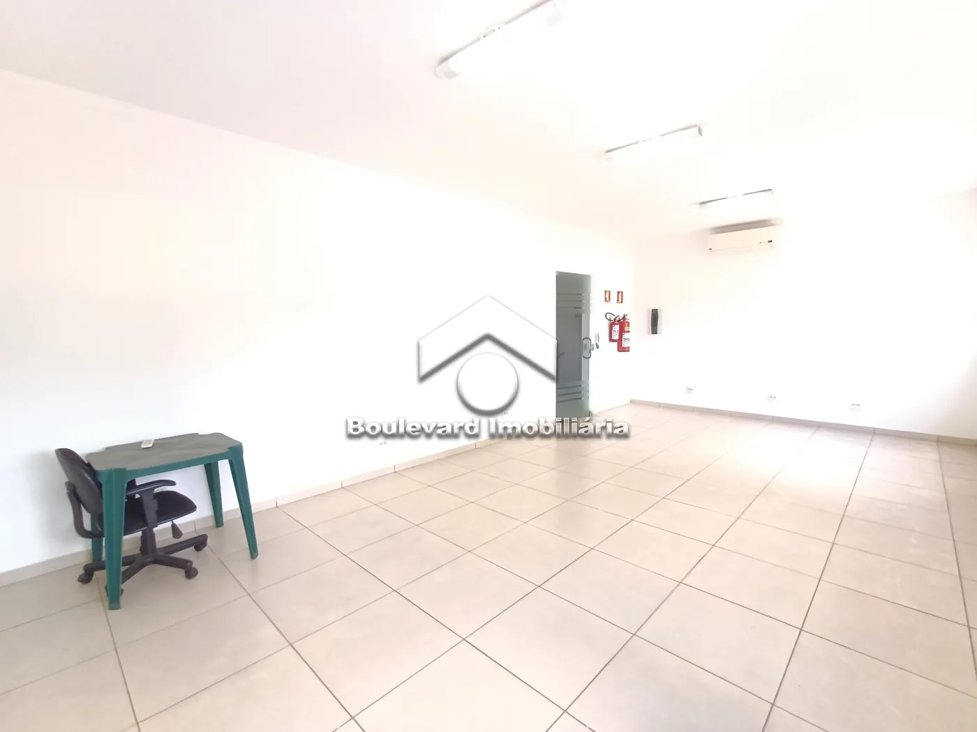 Alugar Comercial / Sala em Ribeir&atilde;o Preto R$ 1.400,00 - Foto 3