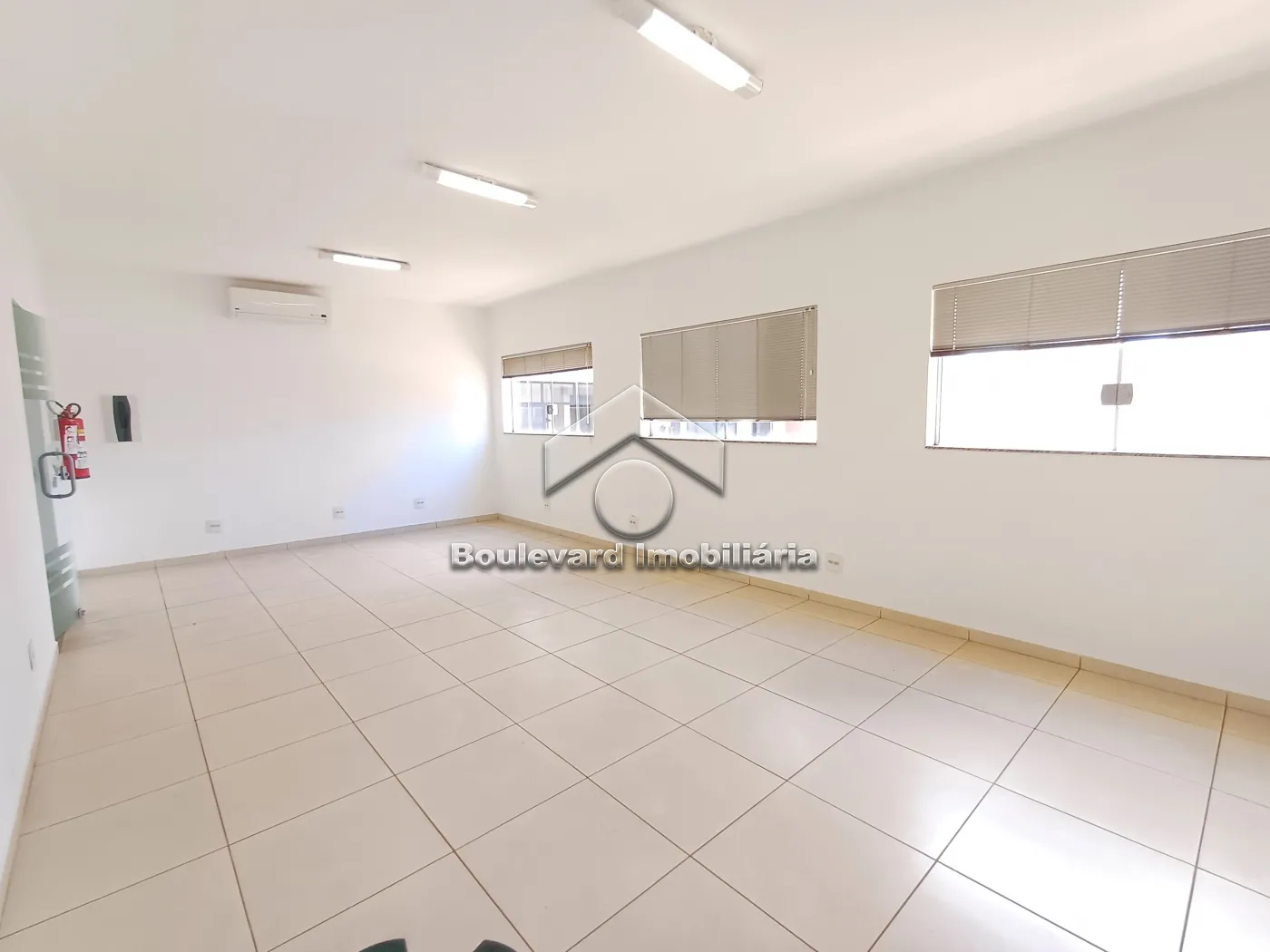 Alugar Comercial / Sala em Ribeir&atilde;o Preto R$ 1.400,00 - Foto 4