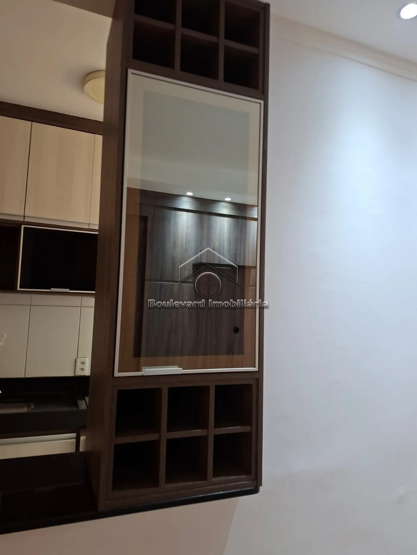 Alugar Apartamento / Padr&atilde;o em Ribeir&atilde;o Preto R$ 1.600,00 - Foto 4