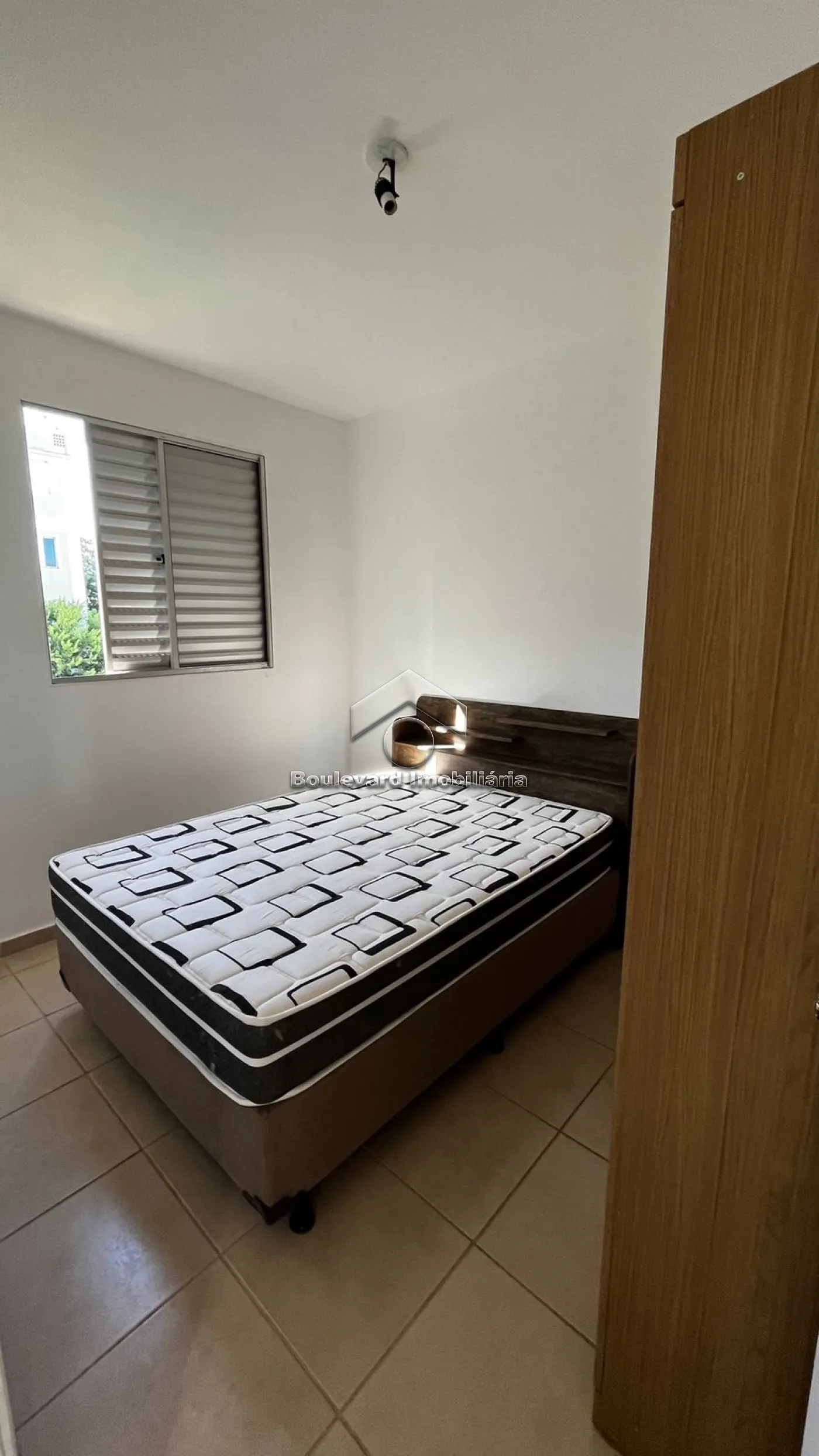 Alugar Apartamento / Padr&atilde;o em Ribeir&atilde;o Preto R$ 1.100,00 - Foto 4