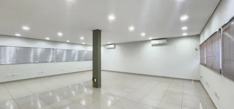 Cravinhos Cravinhos Salao Locacao R$ 3.500,00 Condominio R$2.500,00  2 Vagas Area construida 100.00m2