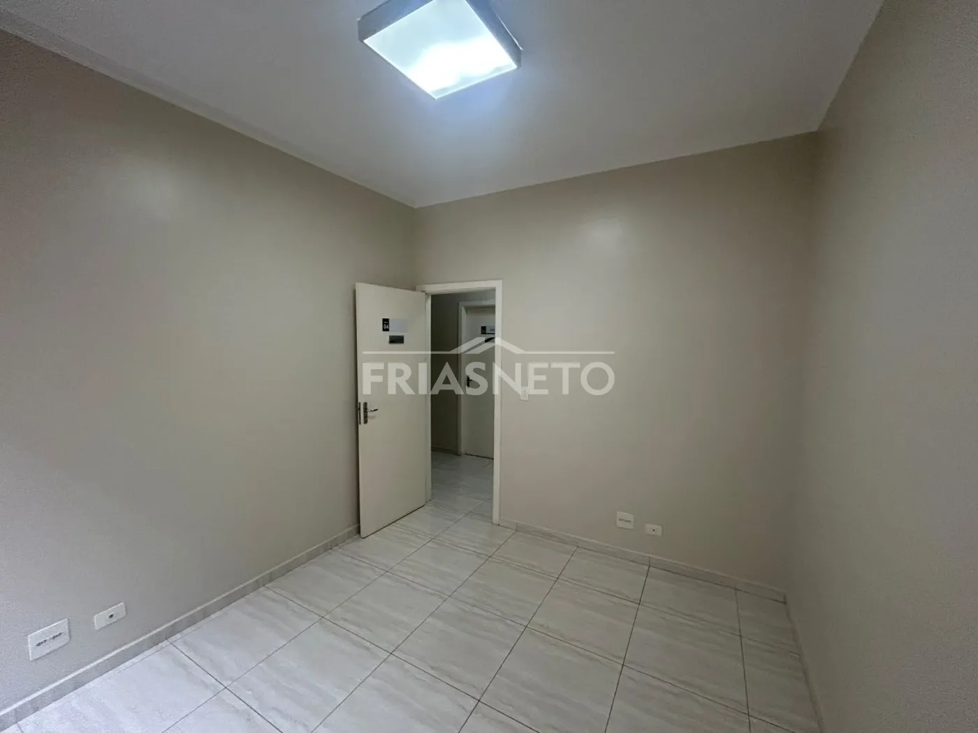 Alugar Comercial / Sala em Piracicaba R$ 1.100,00 - Foto 3