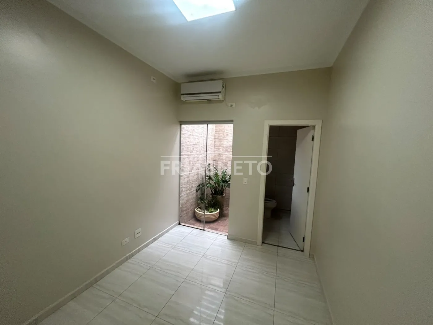 Alugar Comercial / Sala em Piracicaba R$ 1.100,00 - Foto 8