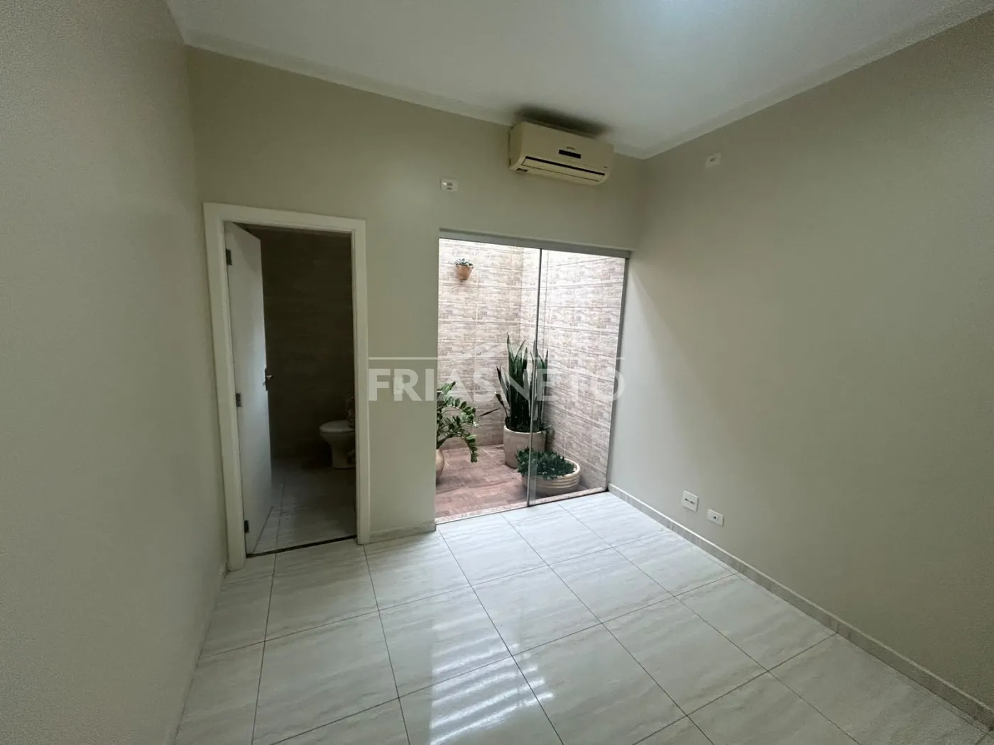 Alugar Comercial / Sala em Piracicaba R$ 1.100,00 - Foto 2