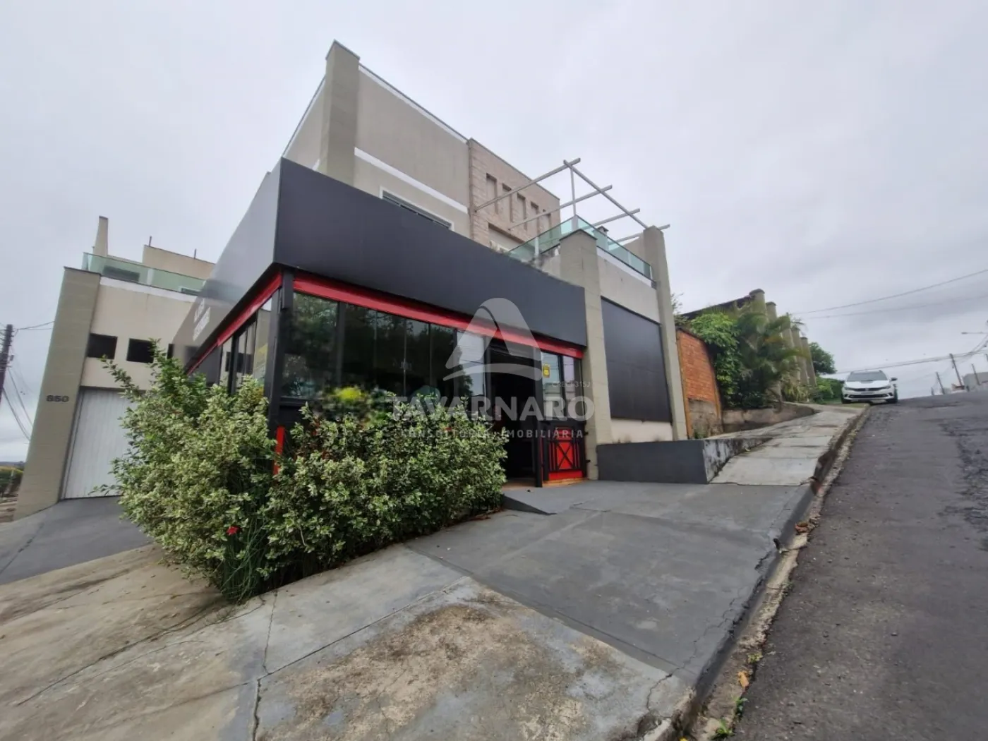 Alugar Comercial / Loja em Ponta Grossa R$ 2.230,00 - Foto 1