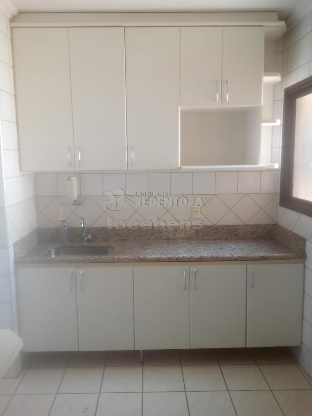 Alugar Apartamento / Padr&atilde;o em S&atilde;o Jos&eacute; do Rio Preto R$ 1.500,00 - Foto 3