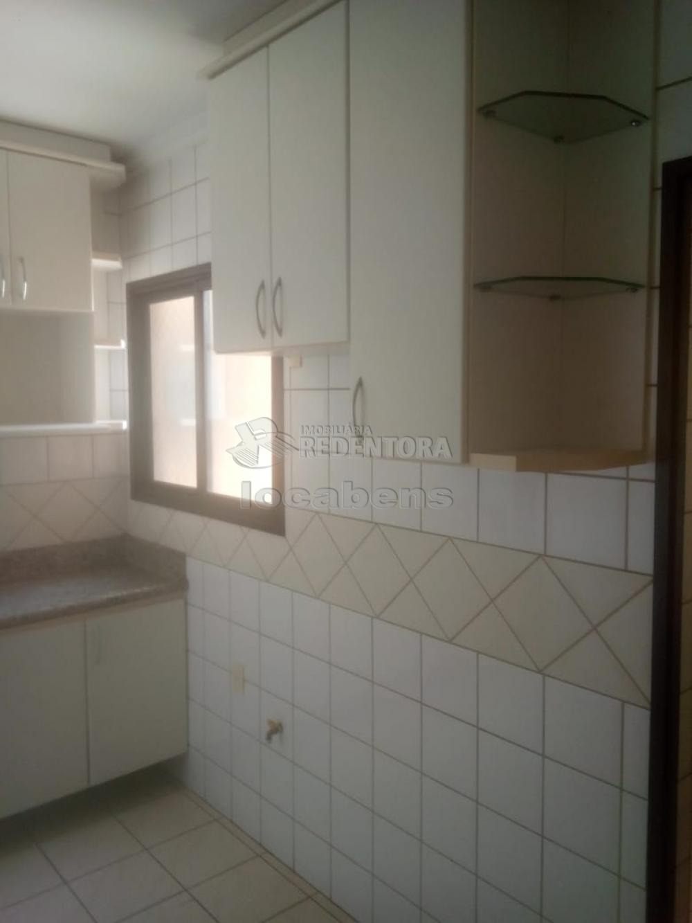 Alugar Apartamento / Padr&atilde;o em S&atilde;o Jos&eacute; do Rio Preto R$ 1.500,00 - Foto 4