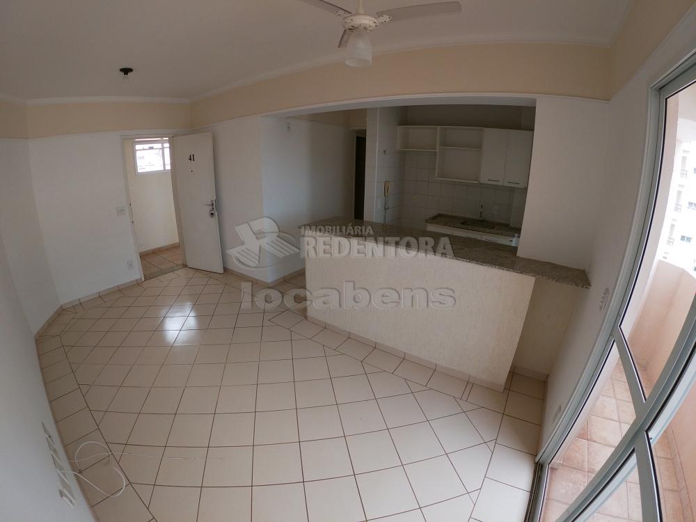 Alugar Apartamento / Padr&atilde;o em S&atilde;o Jos&eacute; do Rio Preto R$ 900,00 - Foto 1