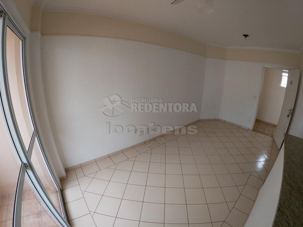 Alugar Apartamento / Padr&atilde;o em S&atilde;o Jos&eacute; do Rio Preto R$ 900,00 - Foto 2