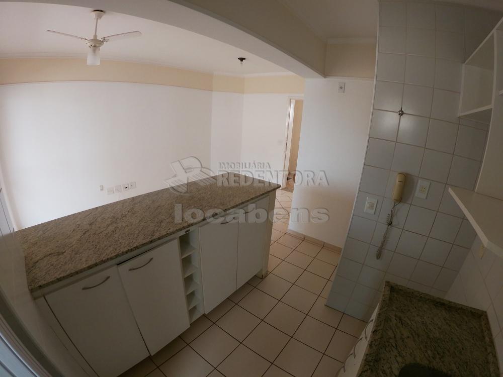 Alugar Apartamento / Padr&atilde;o em S&atilde;o Jos&eacute; do Rio Preto R$ 900,00 - Foto 14