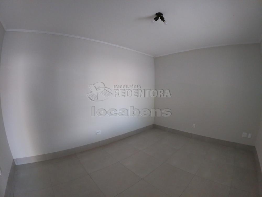 Alugar Casa / Padr&atilde;o em S&atilde;o Jos&eacute; do Rio Preto R$ 1.500,00 - Foto 4