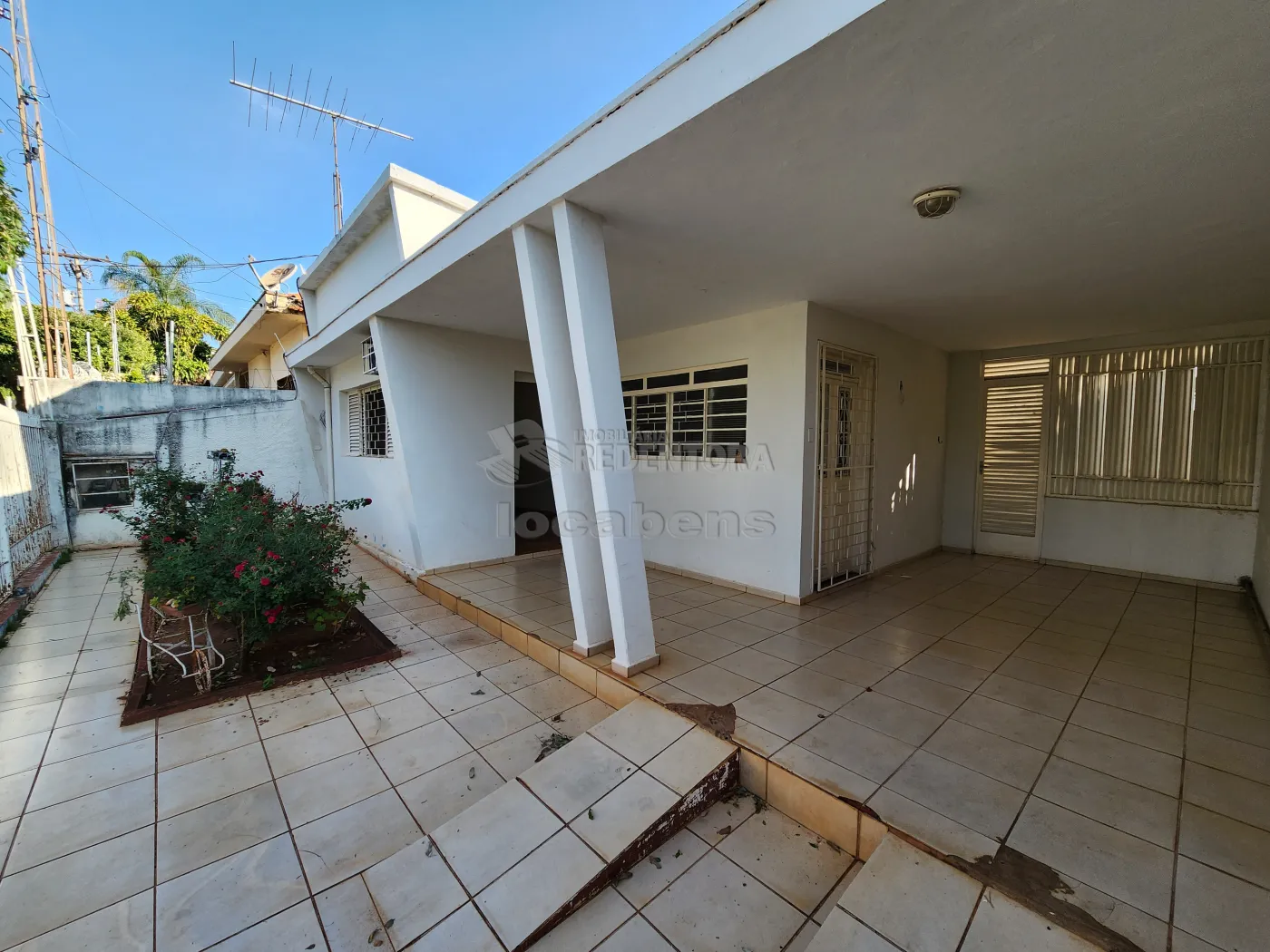 Alugar Casa / Padr&atilde;o em S&atilde;o Jos&eacute; do Rio Preto R$ 1.600,00 - Foto 1