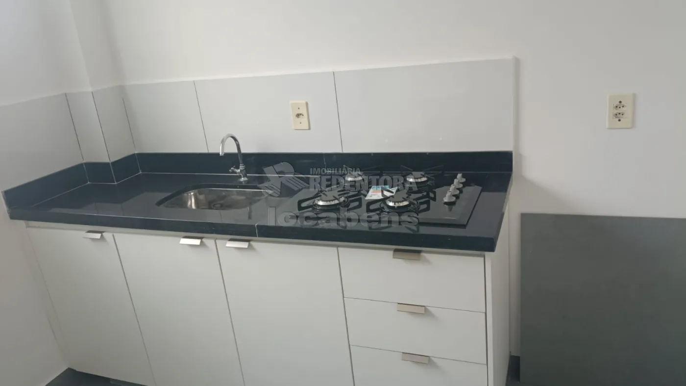 Alugar Apartamento / Padr&atilde;o em S&atilde;o Jos&eacute; do Rio Preto R$ 800,00 - Foto 4
