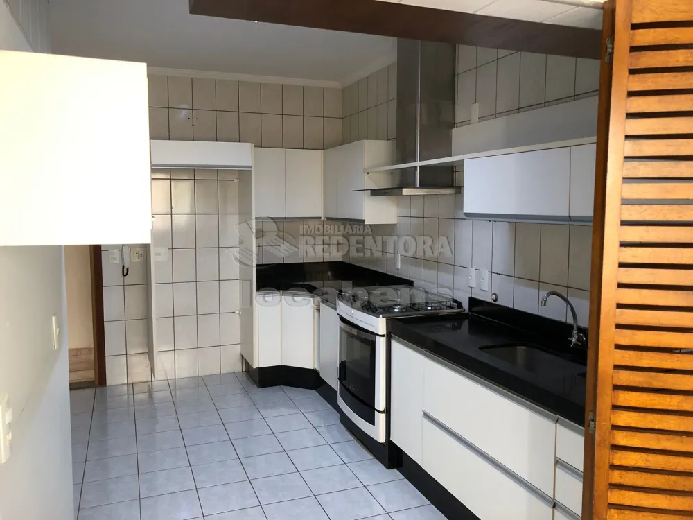 Alugar Apartamento / Padr&atilde;o em S&atilde;o Jos&eacute; do Rio Preto R$ 1.400,00 - Foto 3