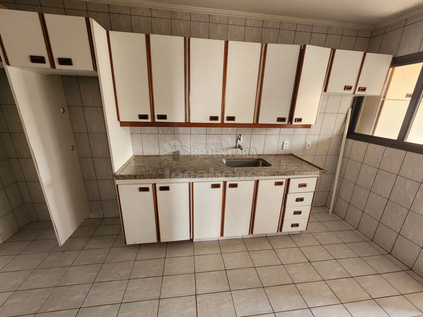 Alugar Apartamento / Padr&atilde;o em S&atilde;o Jos&eacute; do Rio Preto R$ 1.000,00 - Foto 3
