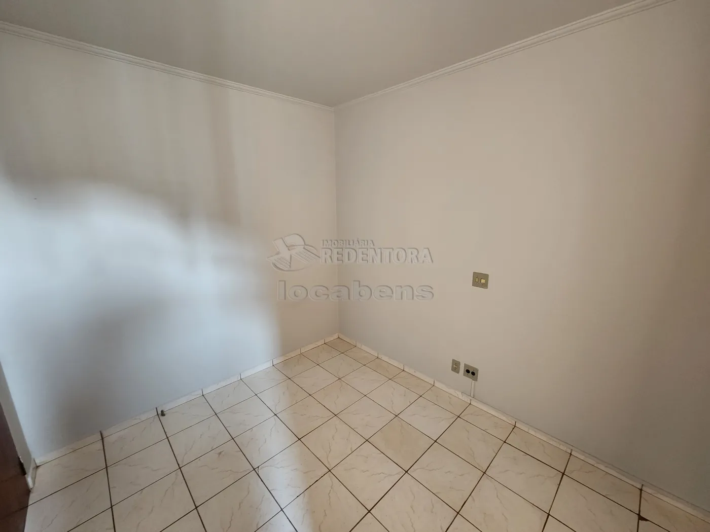 Alugar Apartamento / Padr&atilde;o em S&atilde;o Jos&eacute; do Rio Preto R$ 1.000,00 - Foto 16